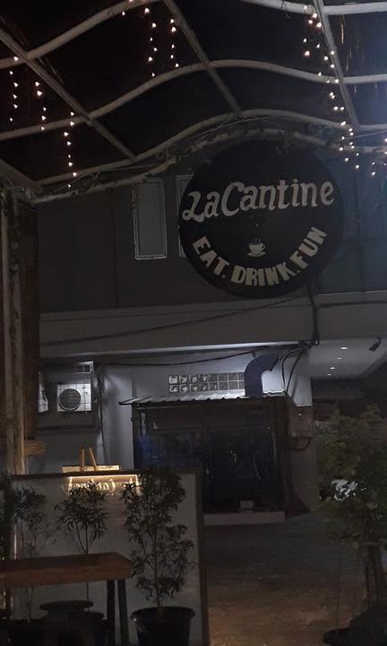 La Cantine Cafe & Bistro